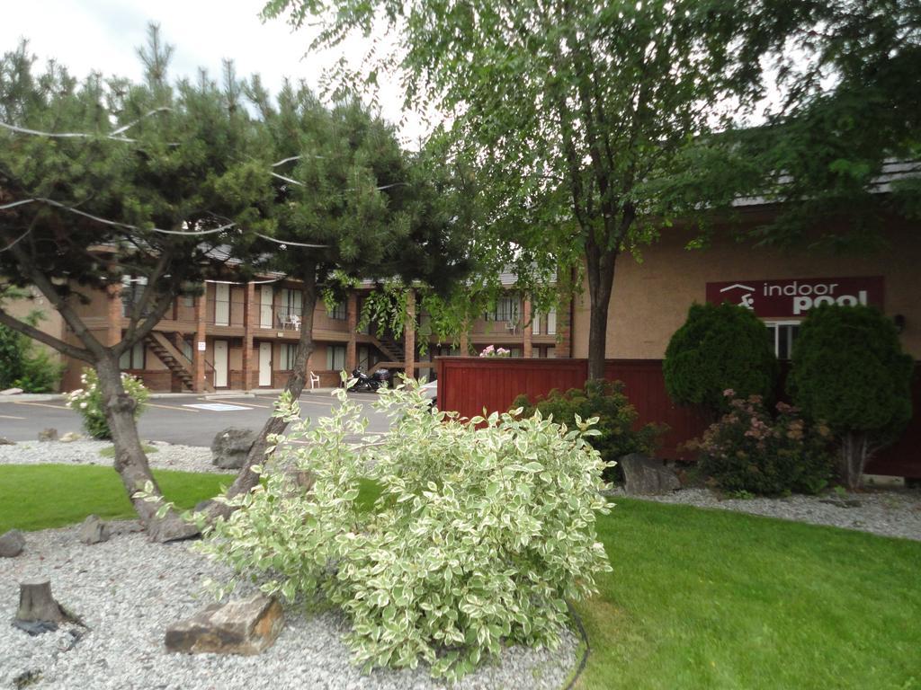 North Pointe Inn And Suites Kelowna Exterior foto